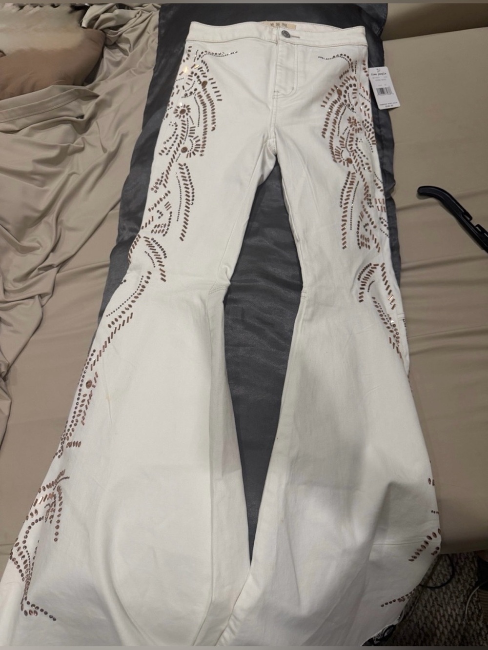 Free People We The Free Winter White Embellished Flare Jeans 🍀 NWT